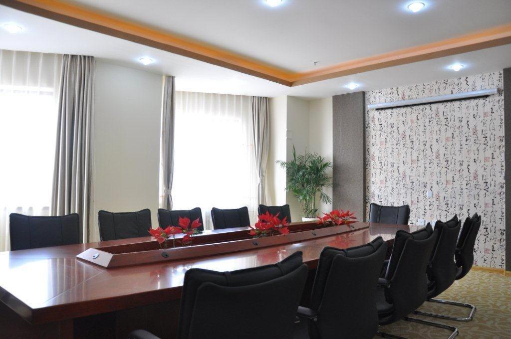 Super 8 Hotel Qingdao Railway Station Gui Zhou Road Exterior photo